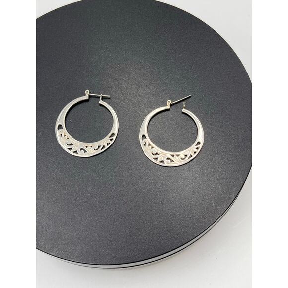 Designer Signed Sterling Silver 925 Floral Filigree Hoop Earrings - Picture 4 of 8